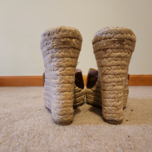 Size 10 Tan Jimmy Choo Phyllis style wedge sandal - Picture 4 of 6